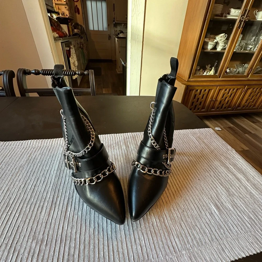 Lamoda Black Chain-Embellished Pointed Toe Ankle Boots - Picture 4 of 6